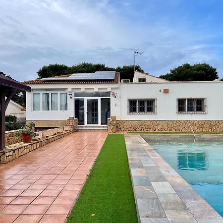 Villa In Roquetas With Garden And Private Pool