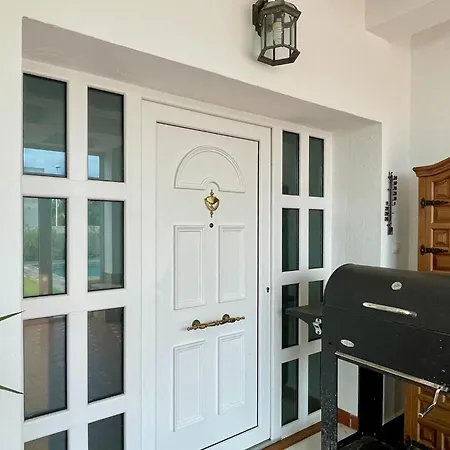 Villa In Roquetas With Garden And Private Pool *