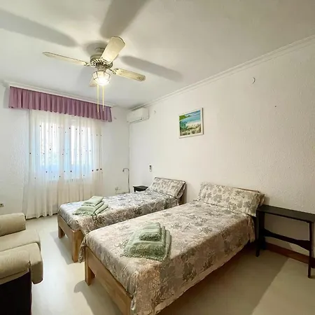 Villa In Roquetas With Garden And Private Pool *